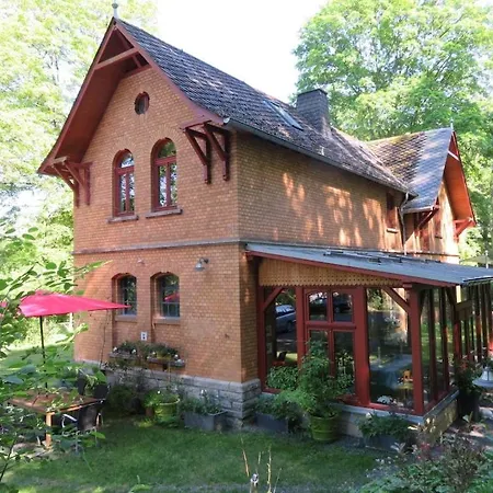 Schneeweischen, Coach House By The Pond