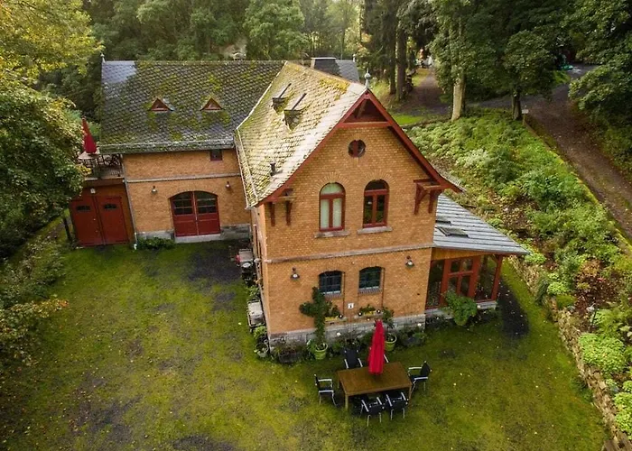 Дом отдыха Schneeweischen, Coach House By The Pond