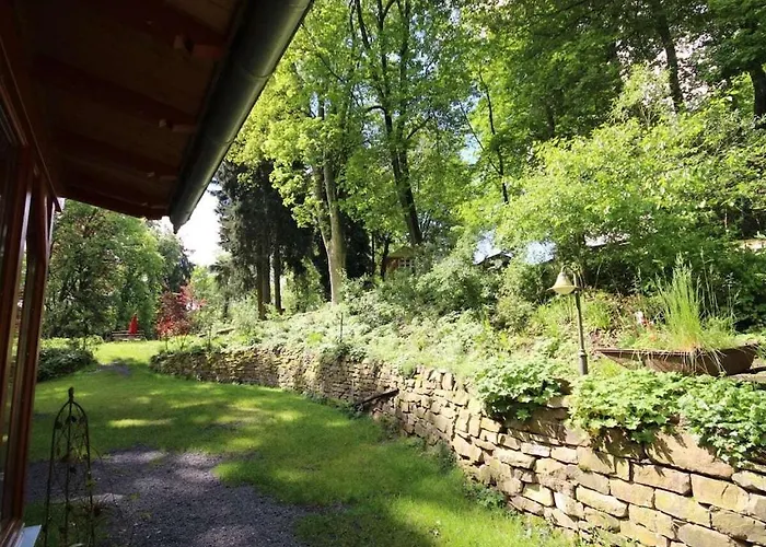 Дом отдыха Schneeweischen, Coach House By The Pond *