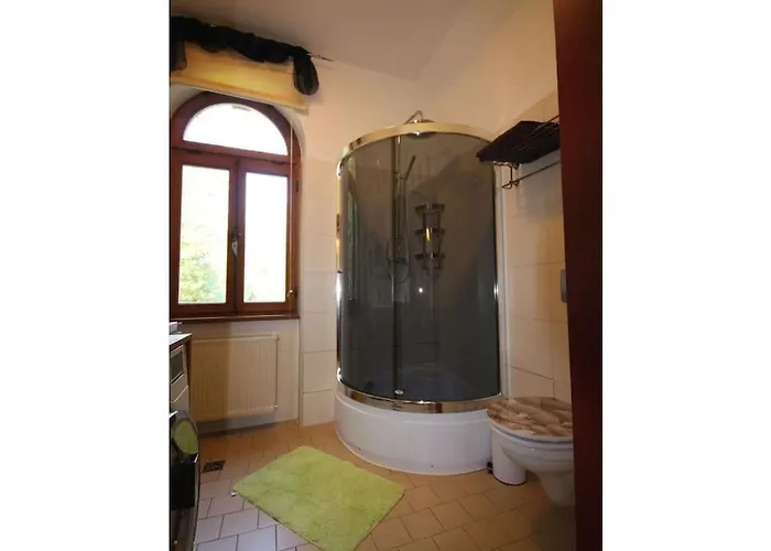 Дом отдыха Schneeweischen, Coach House By The Pond