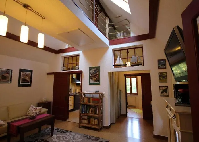 Дом отдыха Schneeweischen, Coach House By The Pond